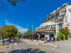 Hotel Marina**** oddziela od Adriatyku tylko promenada i ścieżka rowerowa
