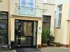 To kameralny hotel z zaledwie 24 pokojami, przy zacisznej ulicy