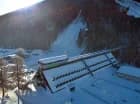 Hotel Skicentrum*** znajduje się tuż obok kompleksu skoczni narciarskich