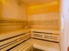 W strefie wellness jest dostępna klimatyczna łaźnia parowa i sauna sucha