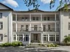 Impresja to kameralny hotel otoczony zielenią i górskimi krajobrazami