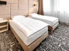 Na 7 piętrach nowoczesnego hotelu znajduje się ponad sto dwuosobowych pokoi