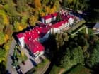Obiekt jest pięknie wkomponowany w okoliczną przyrodę