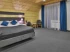150 metrów od hotelu znajduje się 6-cio pokojowa willa