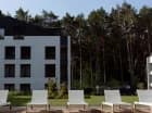 Apartamenty są położone zaledwie 400 m od plaży i otoczone lasem