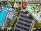 Wizytówką resortu jest zewnętrzny aquapark podzielony na dwie części