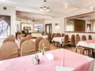 W hotelowej restauracji serwuje się dania kuchni staropolskiej i międzynarodowej