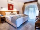 W oddalonym o 50 m od hotelu budynku urządzono przestronne apartamenty 2-os.