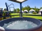 Z tutejszego jacuzzi widać rollercoastery