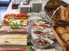 Oferta hotelu zawiera codzienne śniadania serwowane w formie bufetu