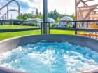 Zewnętrzna strefa wellness składa się z saun i jacuzzi