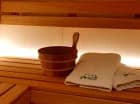 Dostępne są: basen, jacuzzi, sauna, łaźnia parowa oraz solarium