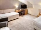 W wyposażeniu: klimatyzacja, Wi-Fi, TV LCD, minibar, woda mineralna