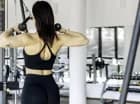 Strefa fitness jest wyposażona w różne urządzenia do ćwiczeń