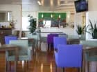 W resorcie można korzystać z dwóch restauracji i 2 barów