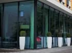 W bliskim sąsiedztwie znajduje się największe centrum handlowe we Wrocławiu