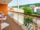 Balkon pokoju rodzinnego z widokiem na miasto