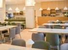 W obiekcie mieści się kameralna restauracja z drink barem