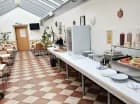 Hotel codziennie podaje gościom smaczne śniadania