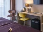 Wśród udogodnień minibar, zestaw do parzenia kawy i herbaty, sejf, TV, wifi
