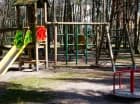 Oraz wspaniały zacieniony plac zabaw na świeżym powietrzu