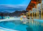Resort mieści się w Tatrach Zachodnich 50 m od wyciągu narciarskiego