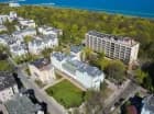 Hotel Zorza położony jest jedynie 100 m od kołobrzeskiej piaszczystej plaży