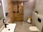 Apartamenty mają nowoczesne łazienki