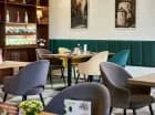 W pogodne dni restauracja wypełniona jest słońcem