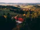 Okolice hotelu oferują piękne widoki na góry oraz kotlinę