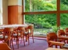 Także w restauracji można cieszyć oczy widokiem natury