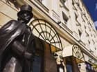 Mieści się w znakomitej lokalizacji w centrum Poznania