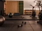 Jeśli lubisz aktywność fizyczną, znajdziesz tutaj kompaktową salę do fitnessu