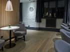 W apartamentowcu mieści się sala śniadaniowa