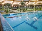Dla osób aktywnych duży basen sportowy, korty tenisowe, sala do squasha, boiska