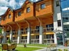 Na terenie kompleksu znajduje się łącznie 12 budynków