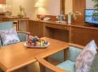 Pokoje mają część dzienną i aneks kuchenny