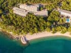Hotel jest pięknie położony tuż przy ładnej plaży