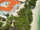 Hotel mieści się w murach kasztelu - dawnej szlacheckiej rezydencji nad morzem