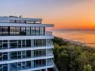 Dune Beach Resort otoczony jest nadmorską zielenią