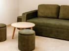 W każdym apartamencie mieści się rozkładana sofa