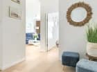 Apartamenty z 1 sypialnią posiadają salon z aneksem, łazienkę i balkon