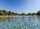 Obiekt posiada własną piaszczystą plażę