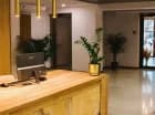 Hotel zlokalizowano w centrum nadmorskiego kurortu