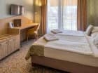W każdym pokoju znajduje się sejf, TV LCD, minibar, dostęp do Wi-Fi