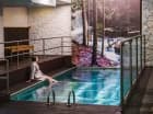 Dwa Potoki Resort to noclegi w Karpaczu z niewielkim krytym basenem