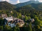 Hotel jest położony u wylotu Doliny Białego tuż przy Tatrzańskim Parku Narodowym