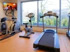 Osoby lubiące aktywność fizyczną mogą skorzystać z sali fitness