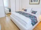 Apartament 3-pokojowy ma 2 odrębne sypialnie, w sypialni jest szafa