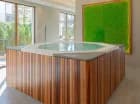 W skład strefy wellness wchodzą: sauna sucha i mokra oraz jacuzzi